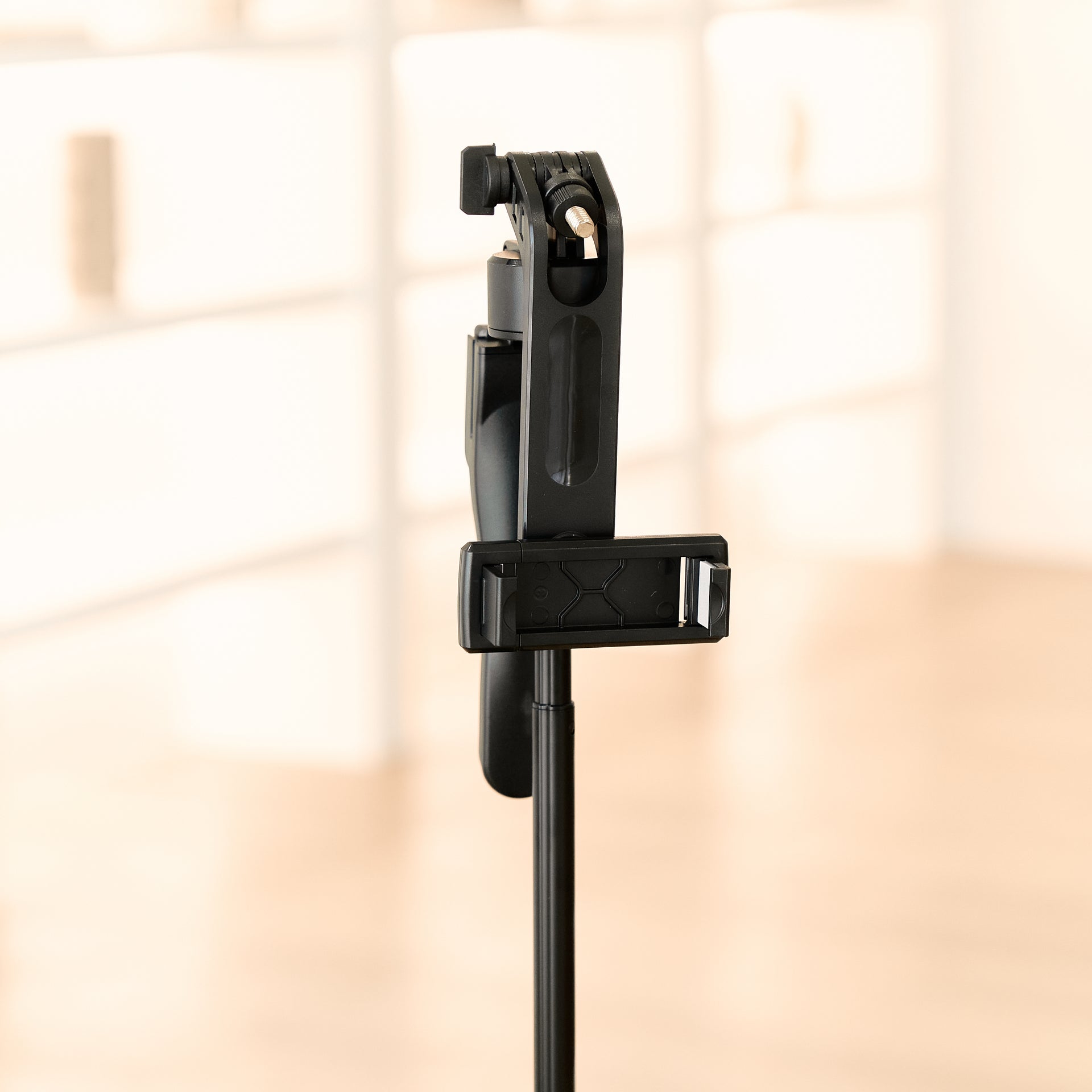 Extendable Tripod + Phone Holder