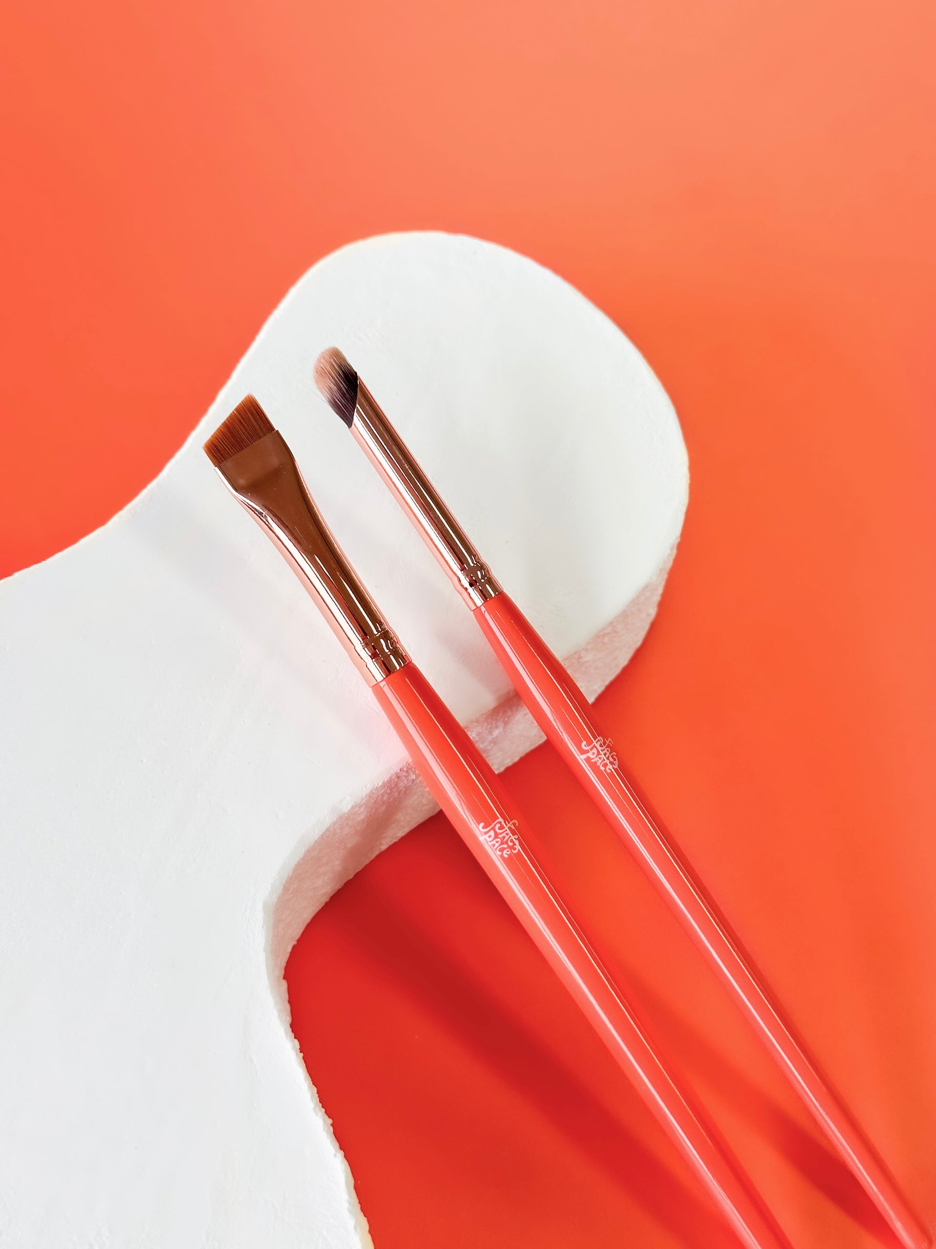 The Face Space - Brush Duo (Angled + Buffing Brush)